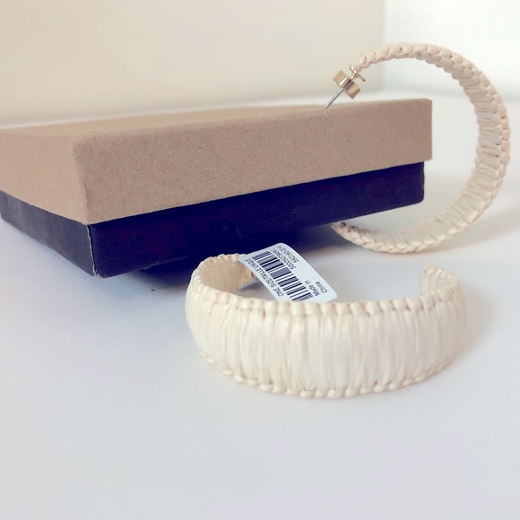 NWT Banana Republic Raffia Hoop Earrings - Picture 4 of 4